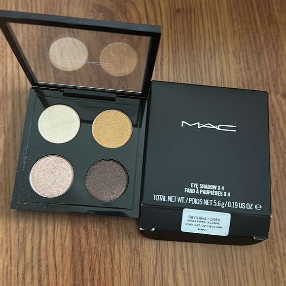 MAC Devilishly Dark Quad- from Villainous Villians- Trainer Sample compact. - Picture 1 of 4